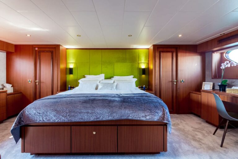 Full beam cabin