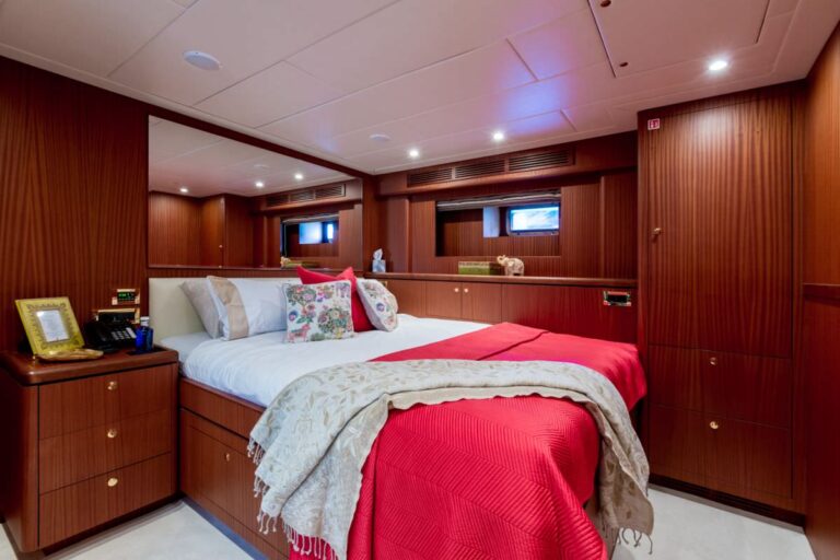 Guest cabin