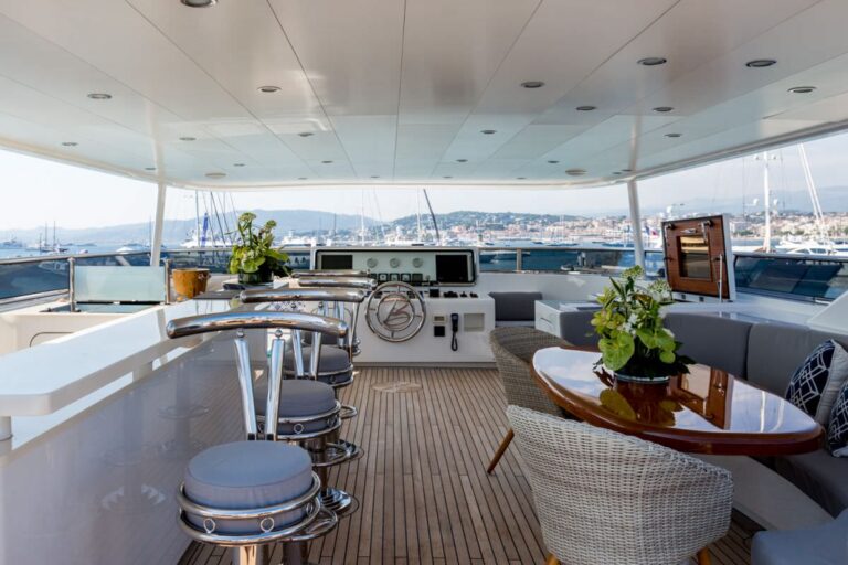 Upper deck