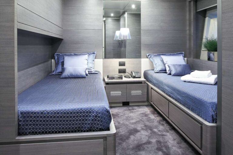Charter yacht Fast 125 Vivace