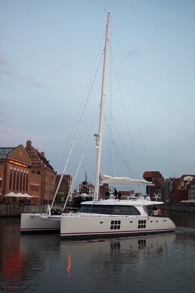 IN THE WIND - In port