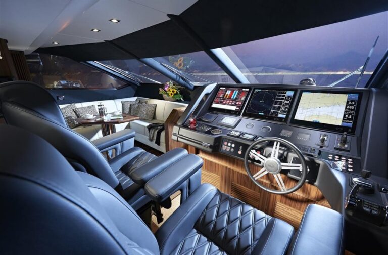 INSOMNIA Sistership Interior - Helm Controls