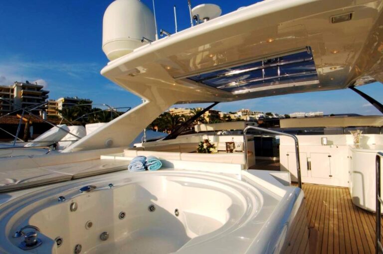 INSPIRATION B - The Sundeck Spa Pool Pool