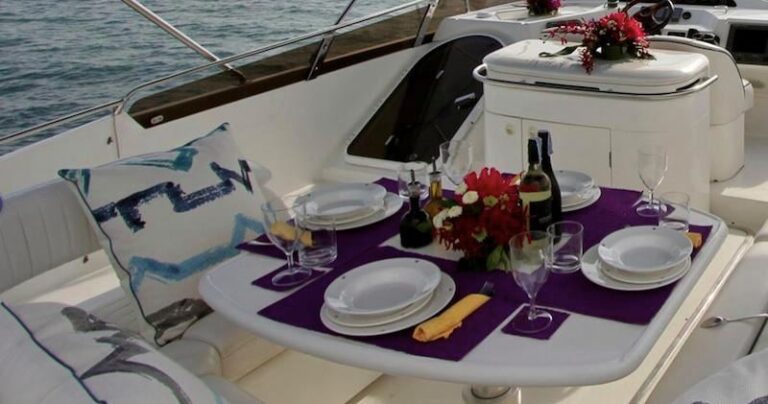 ISABELLA ROSE -  Flybridge Dining detail