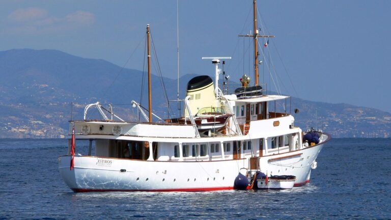 ISTROS Yacht