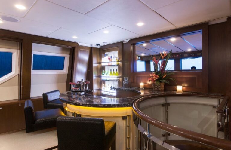 Interior Relaxation Area With Bar