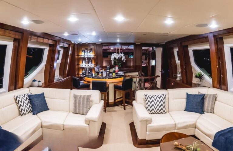 Interior Relaxation Area With Bar