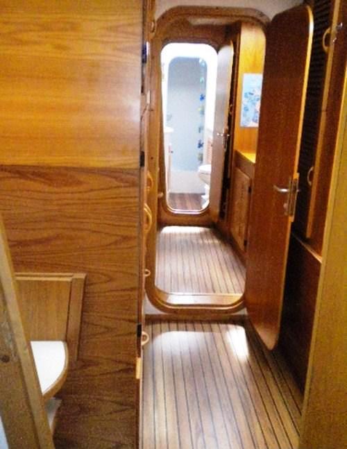 J. LE GOELAND -  Companionway