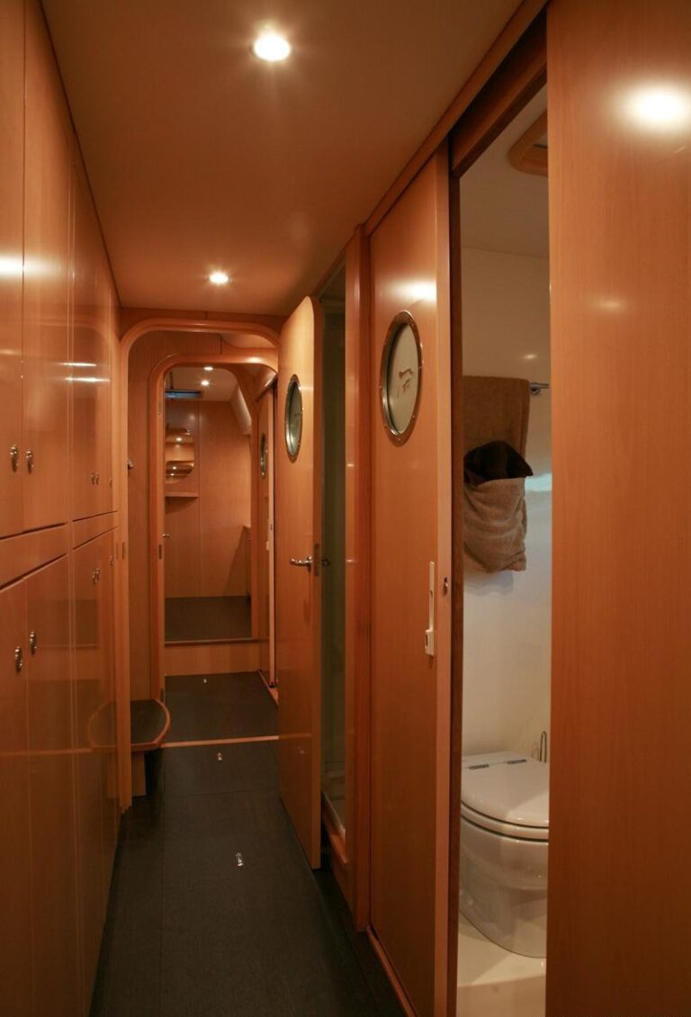 JERI - Companionway