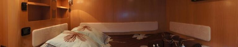 JERI - Panoramic of Starboard forward cabin