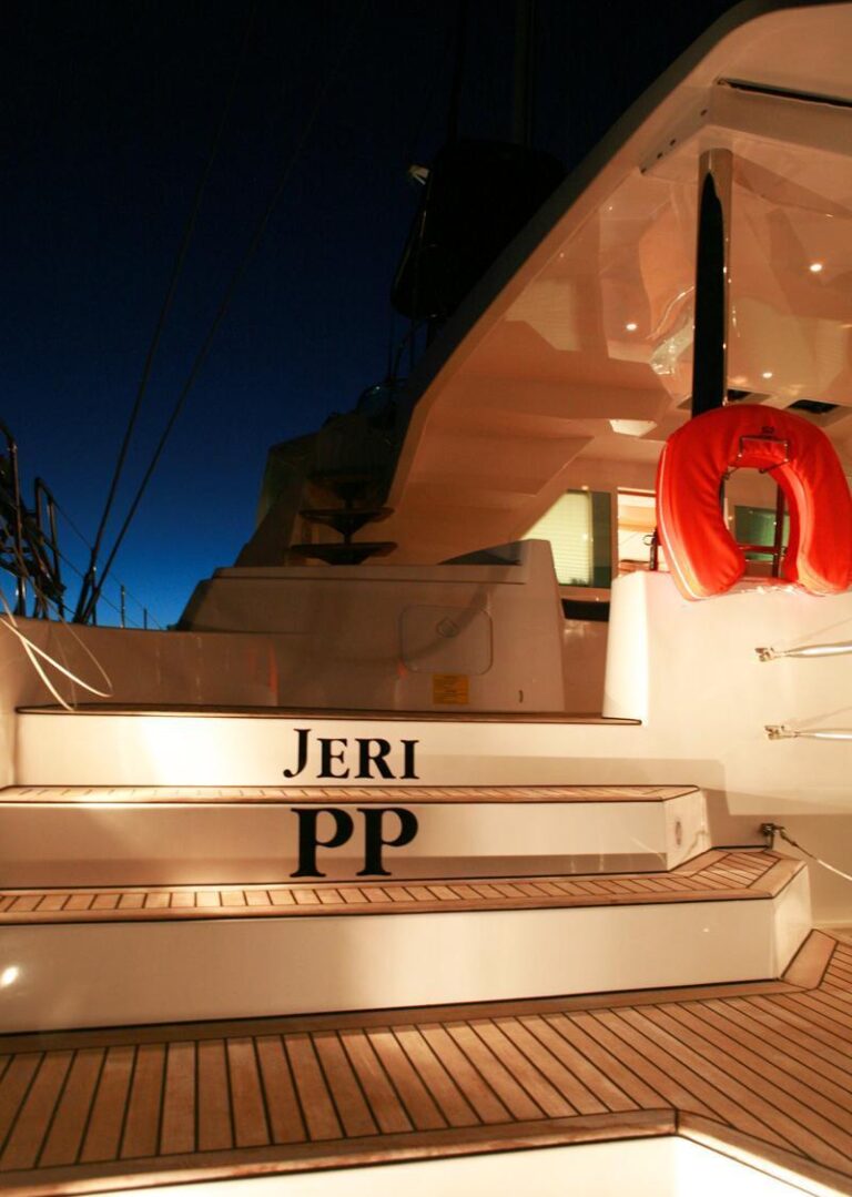 JERI - Spacious Transom