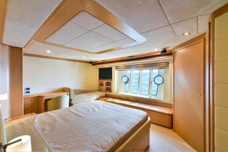 JULIE M - Master suite