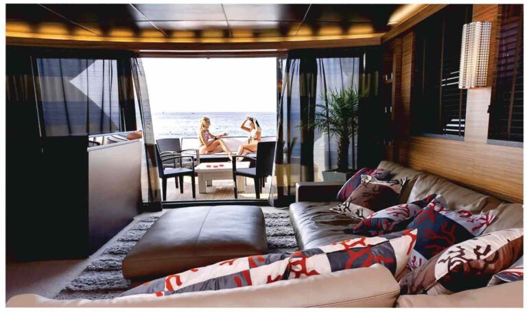 JaJaRo - Salon looking aft
