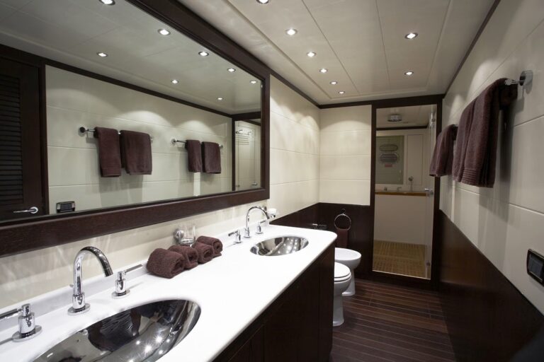 L ESPERANCE -  Master bathroom