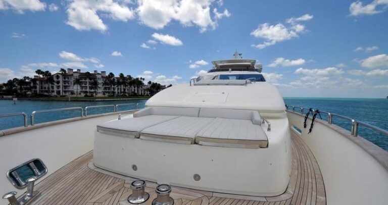 LADY CAROLE - Foredeck sunpads