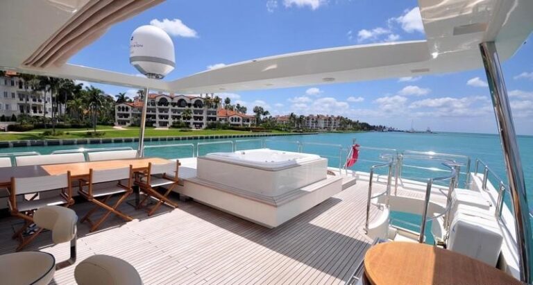 LADY CAROLE - Sundeck 2
