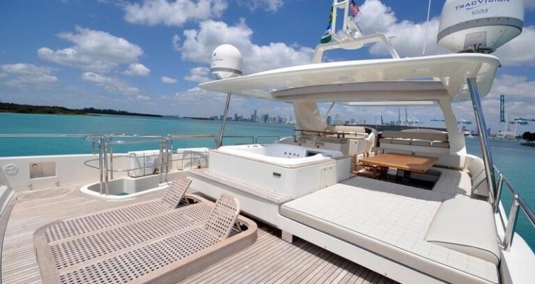 LADY CAROLE - Sundeck 3
