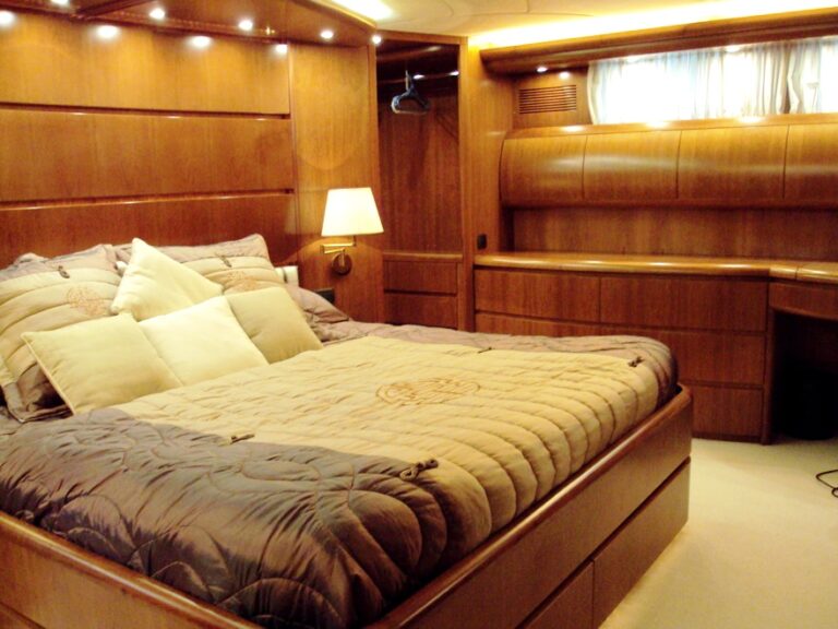 LADY KATANA -  Master Cabin