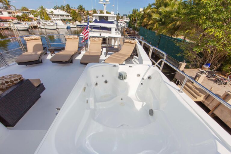 LARGE JACUZZI