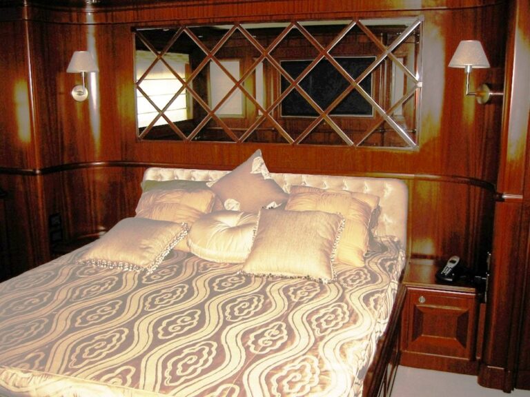 LAVINA - The VIP Double Cabin