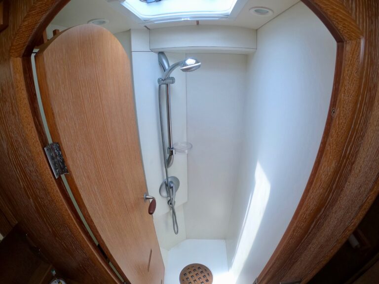 Guest shower