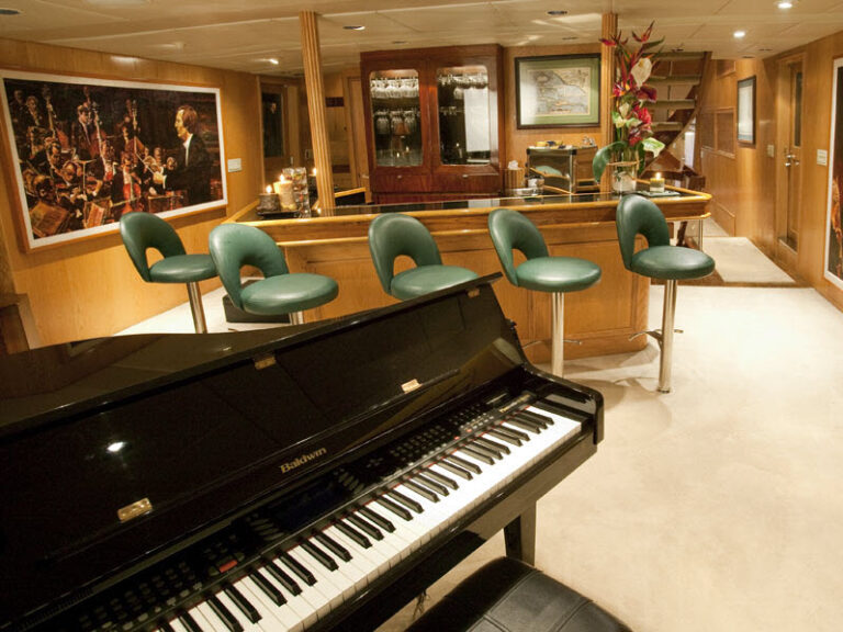 LE MONTRACHET - Bar and Piano