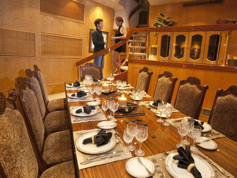 LE MONTRACHET - Formal Dining