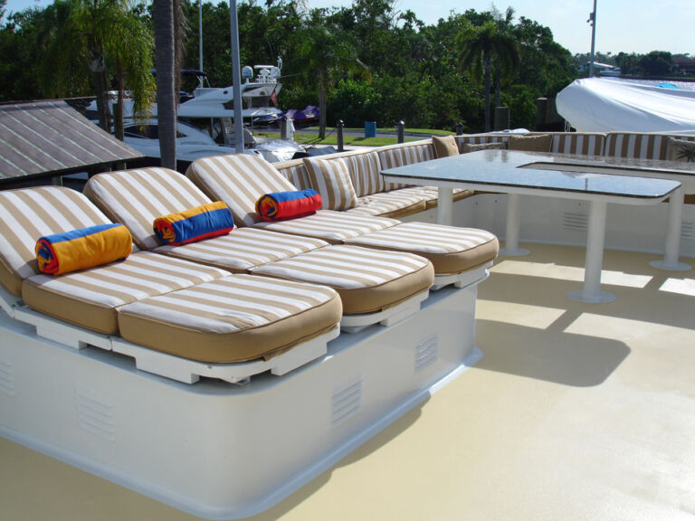 LE MONTRACHET - Sundeck Sunbeds