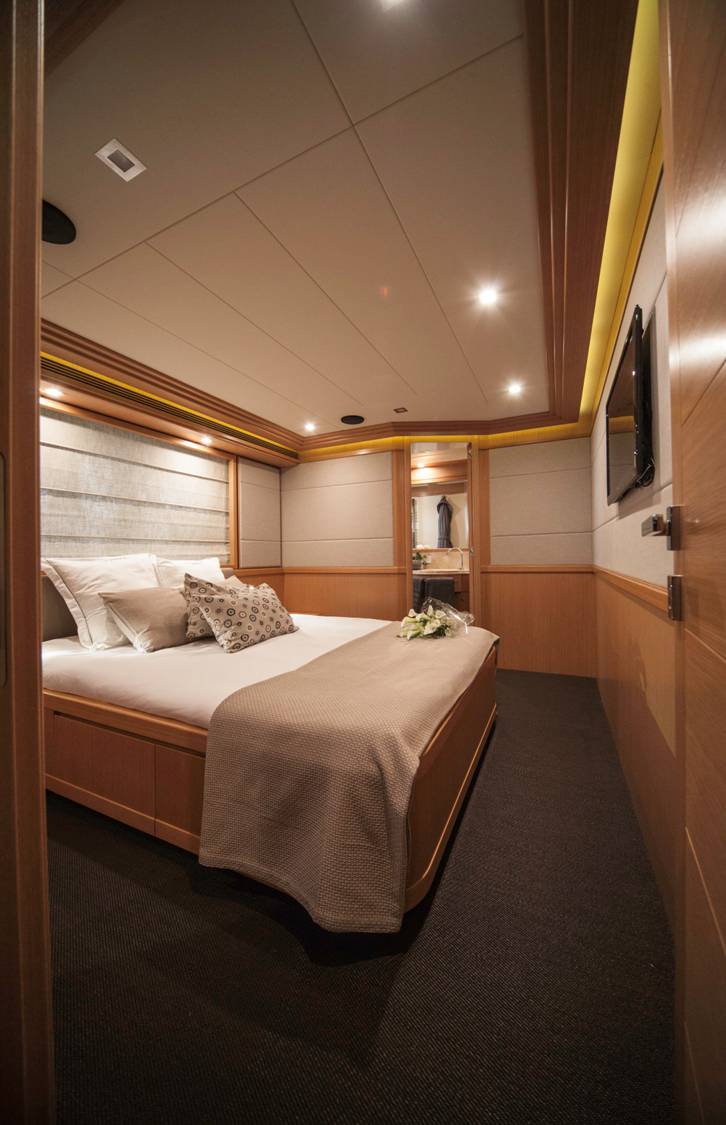 LE PETIT BATEAU - Double Cabin