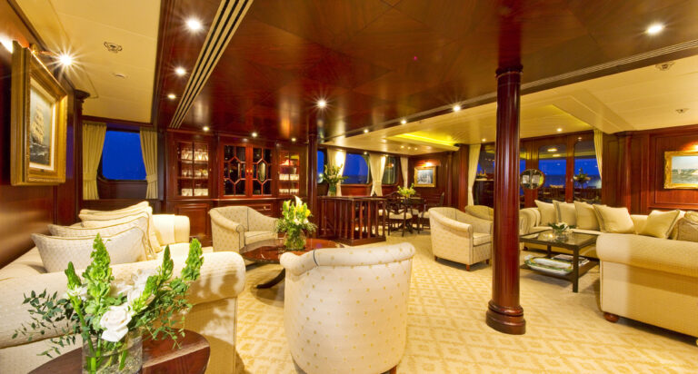 LEGEND - Main Salon 2