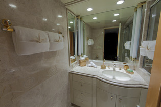 LOOSE ENDS Guest Ensuite