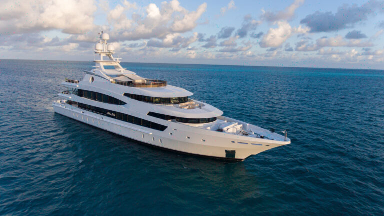 LUCKY LADY Superyacht