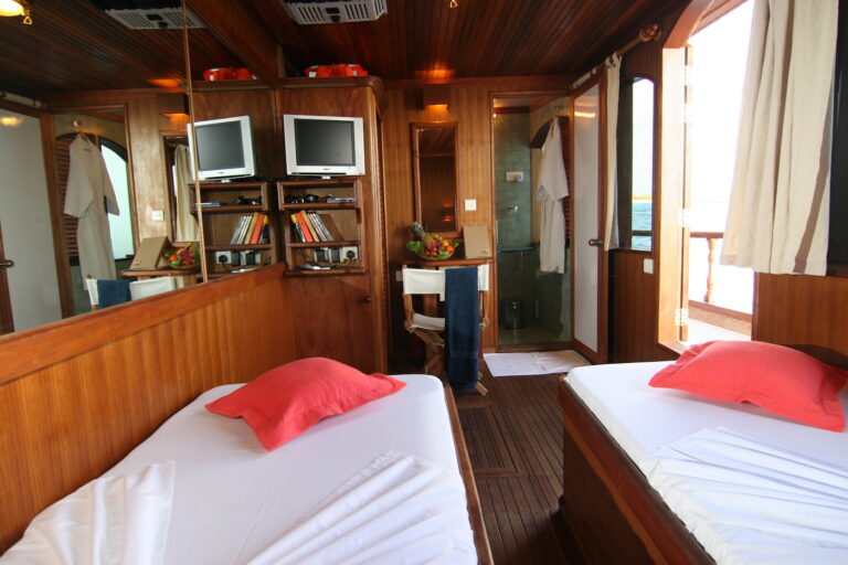 Twin Cabin