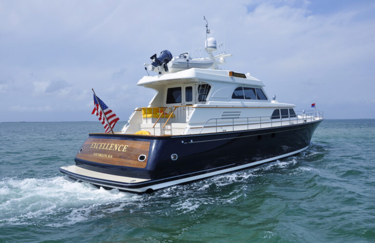LYMAN MORSE Yacht EXCELLENCE - Aft View