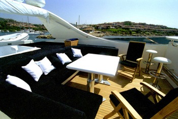 Lady Natinia Sundeck Lounge