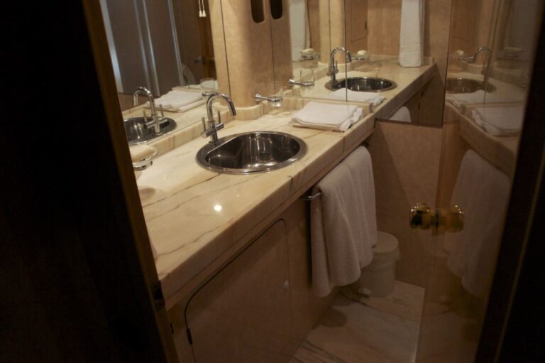 Lady Tatiana of London - Bathroom