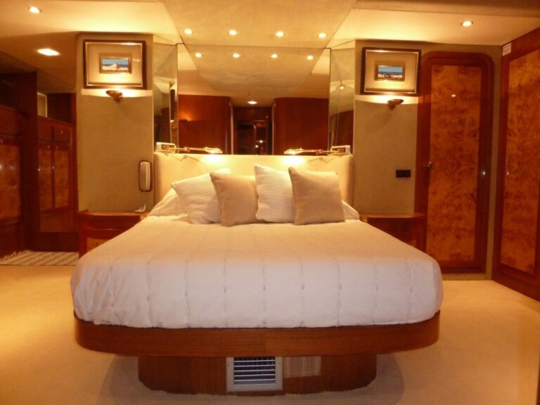 Lady Tatiana of London - Master Cabin