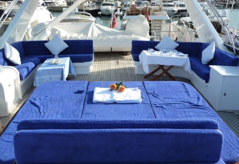 Lady Tatiana of London - Sundeck Sunpads