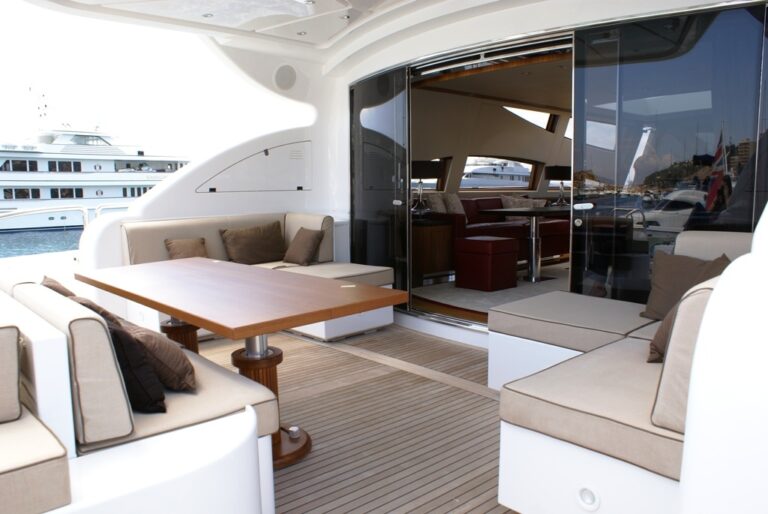 Lisa III - Aft Dining