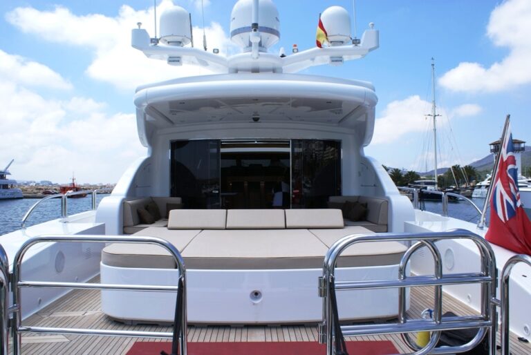 Lisa III - Aft Sunbathing