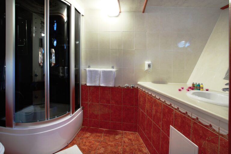Luna - Bathroom 2