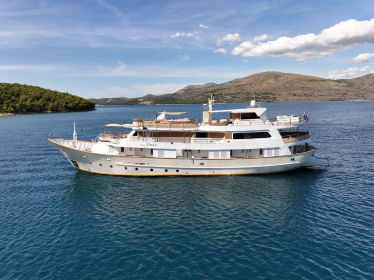 Luxury Superyacht LA PERLA