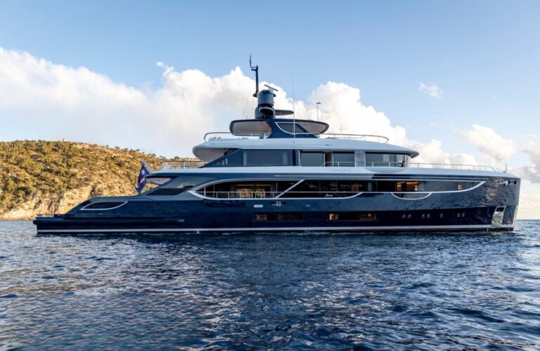 Luxury Superyacht LIV LOVE