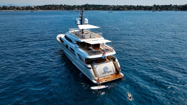 Luxury Yacht TINY WAVE