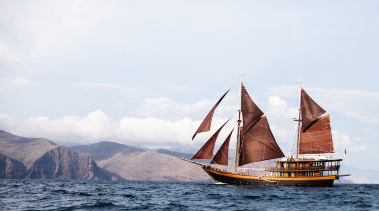Luxury Phinisi Superyacht DUNIA BARU
