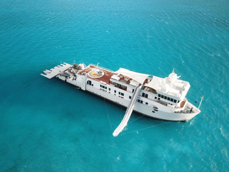 Luxury Superyacht SuRi
