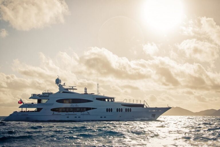 60M TRI-DECK SUPERYACHT