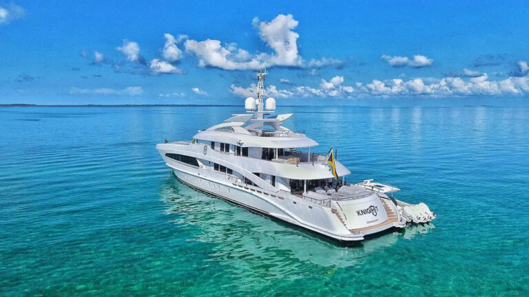 Luxury Yacht NIGHT