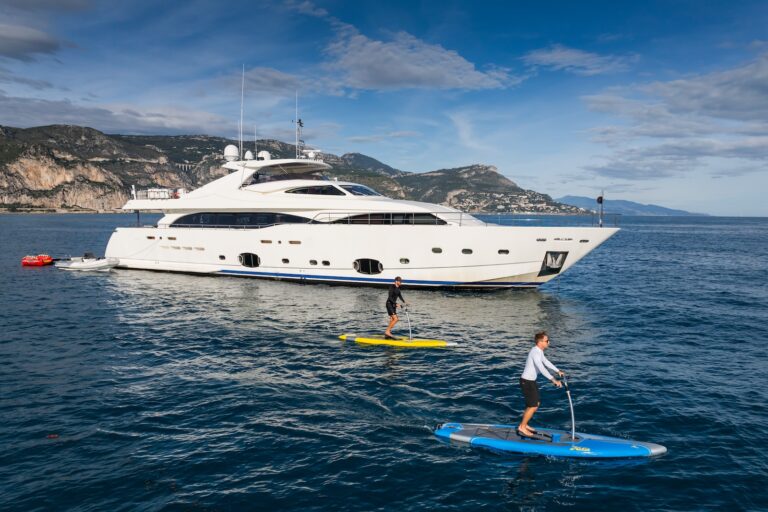 Luxury Yacht ROBUSTO