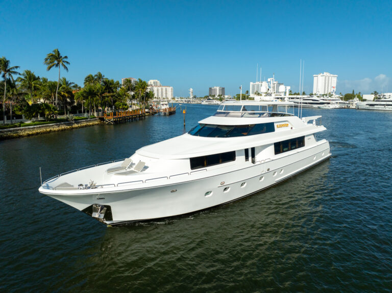 Luxury Yacht SLEEPOVER